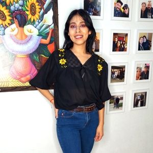 Blusa bordada a mano / embroidered blouse